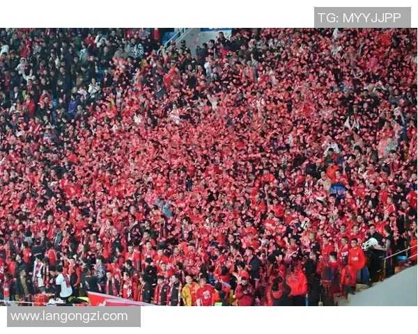 中超联赛新赛季揭幕 激烈竞争和新星崛起引爆球迷热情 中超联赛新赛季揭幕 激烈竞争和新星崛起引爆球迷热情